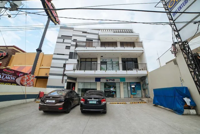 RedDoorz near Angeles University Foundation