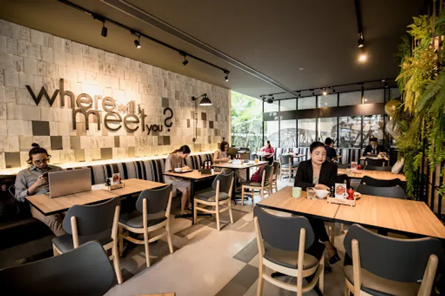 THE COFFEE CLUB - Holiday Inn Express Sathorn