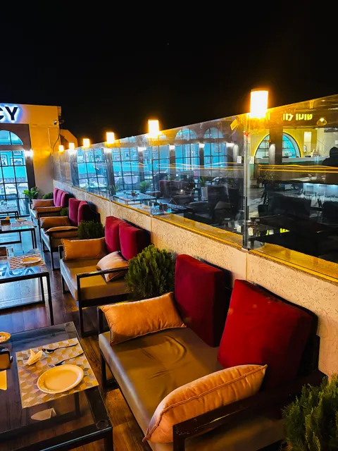 The Royal legacy (द रॉयल लैगसी)