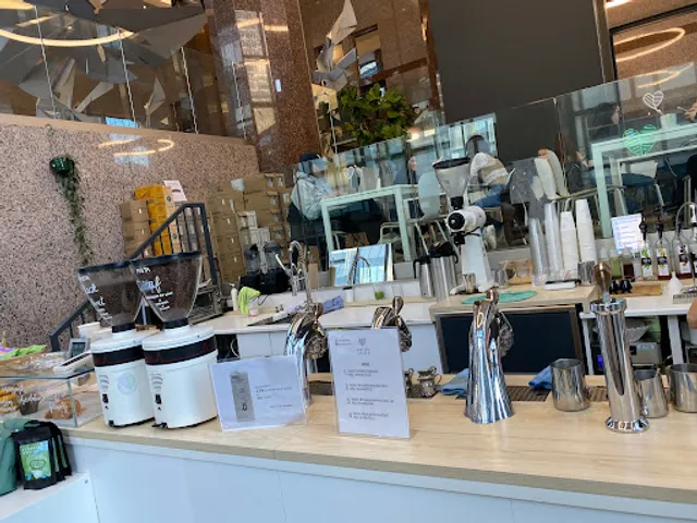 LEAVES HOUSE (McGill)