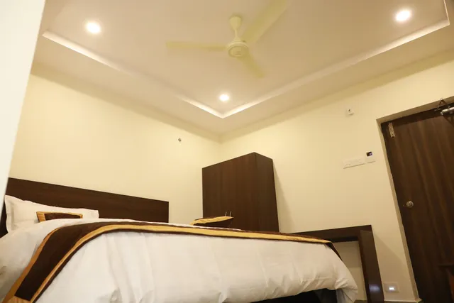 SRI CHITRA INN HOTEL