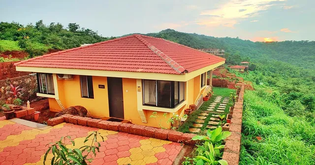 Redstone Hills, sea view bungalows in Diveagar