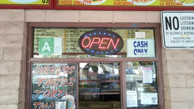 Camaroea empanizado con areoz ala mexicana