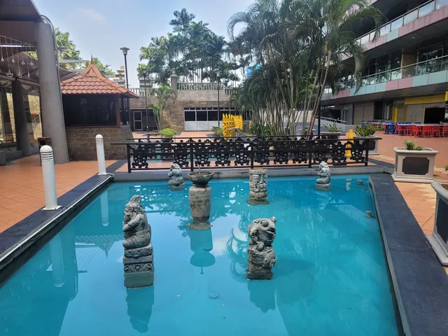 Leisure Commerce Square