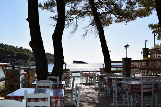 Restaurant and Bar Chrisi Milia