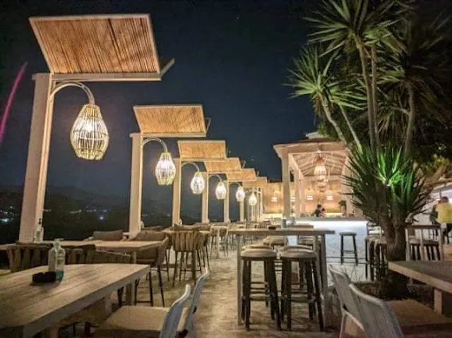 ISLA Seaview kitchen bar