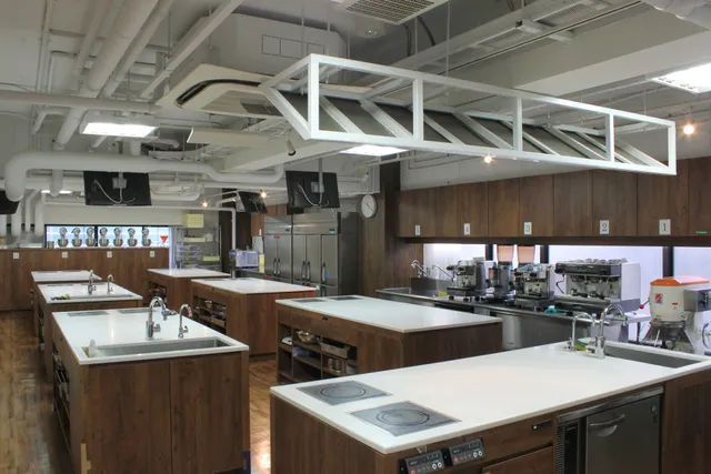 Tokyo Sweets & Cafe Career College