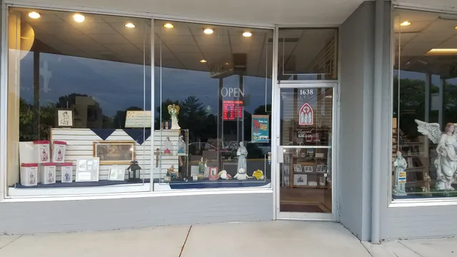 Vineyard Books & Gifts
