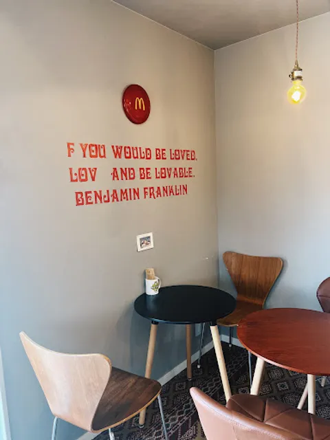 カフェ&クレープROY G BIV リラクゼーションサロンmano-mano