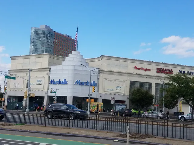 Rego Park Plaza