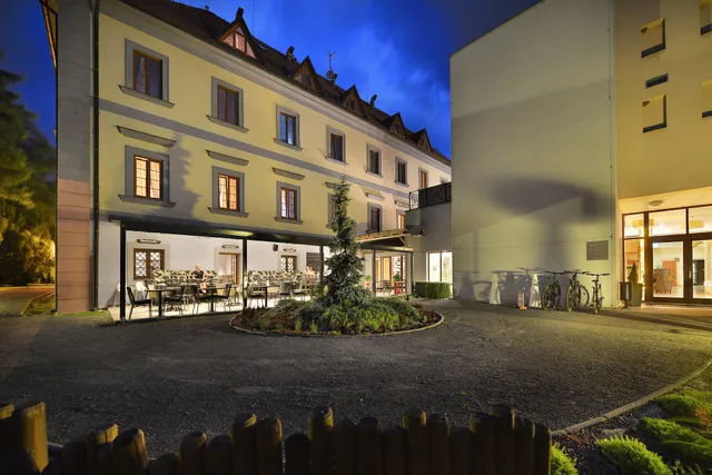 Maxmilian Lifestyle Resort