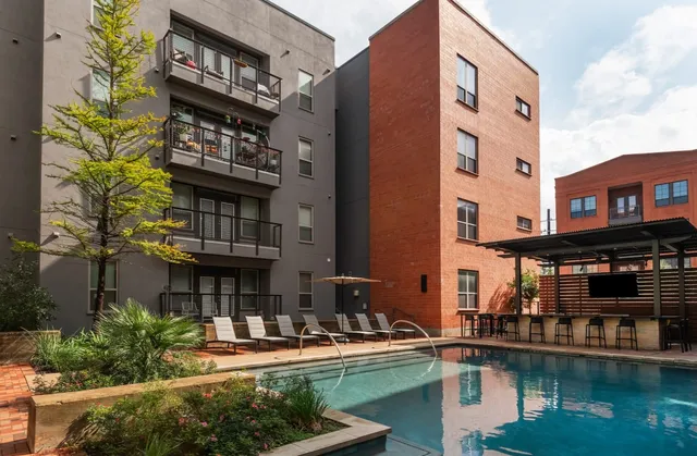 Can Plant Residences at Pearl