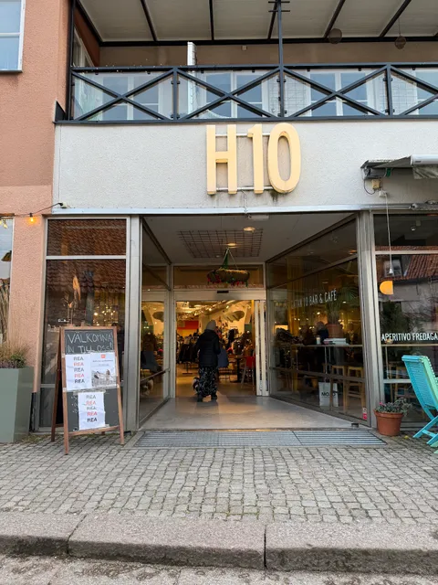 H10 Bar & Cafe