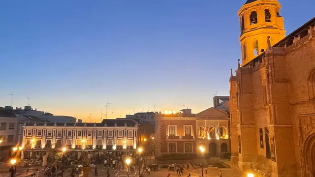 Blanco y Añil Plaza