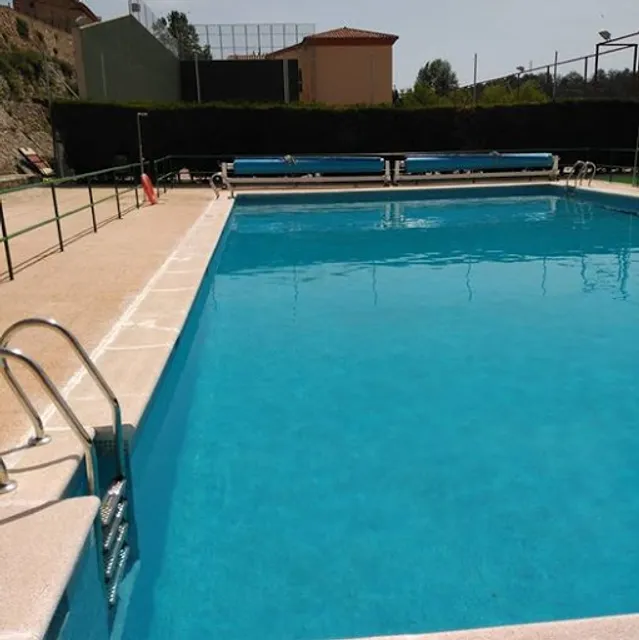 Piscina Pública Municipal de La Puebla de Valverde.