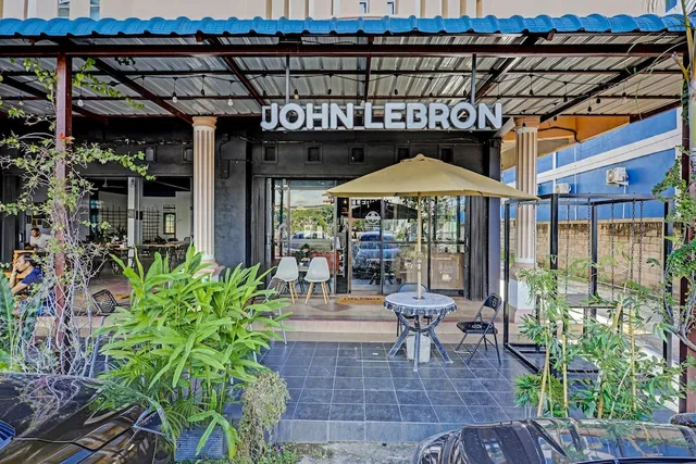 John LeBron House & Homestay