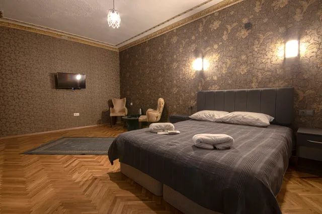 Ares Business Suit Hotel