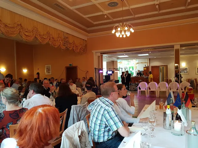 Stiftshof Hendirk Dühlmann Restaurant - Festsaal - Biergarten