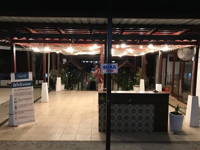 Inggandi Beach Resto & Cafe