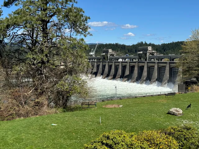 Bradford Island Visitor Center