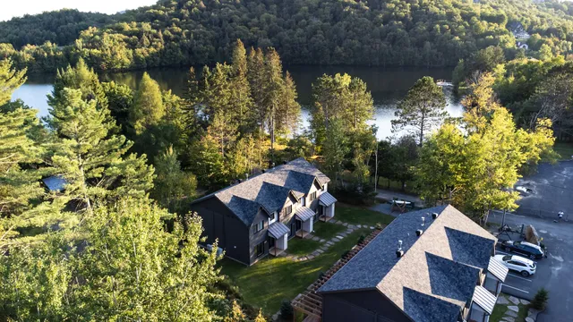 Suites Du Lac Moore Hotel