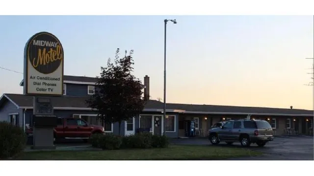 Mid-Way Motel