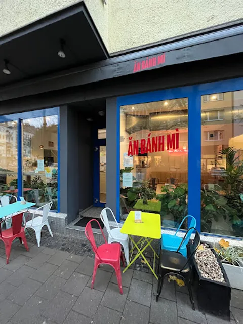 ĂN BÁNH MÌ