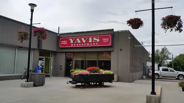 Yavis Family Restaurant & PropRoom Lounge
