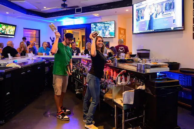 RD RNNR Libations Pints & Plates (roadrunner la quinta)