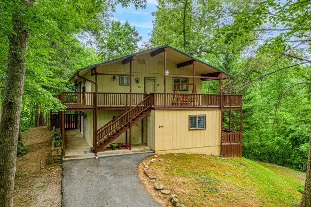Buena Vista Getaway - Gatlinburg - Pigeon Forge - TN- Cabin Rental