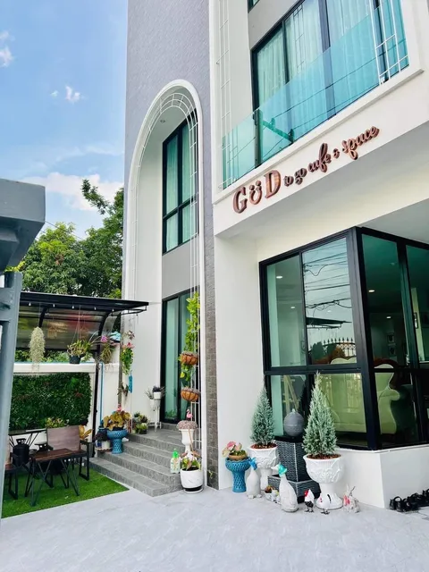 Gud to go cafe and space (halal,ฮาลาล)