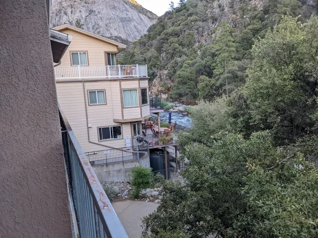 Yosemite Blue Butterfly Inn