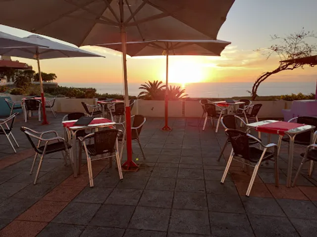 Atipico & Italiano Cafe Wine Bar