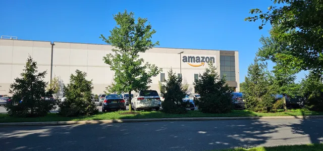 Amazon Fulfillment Center (LGA9)