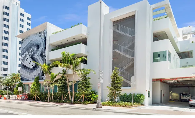 4000 Collins Avenue Parking Garage