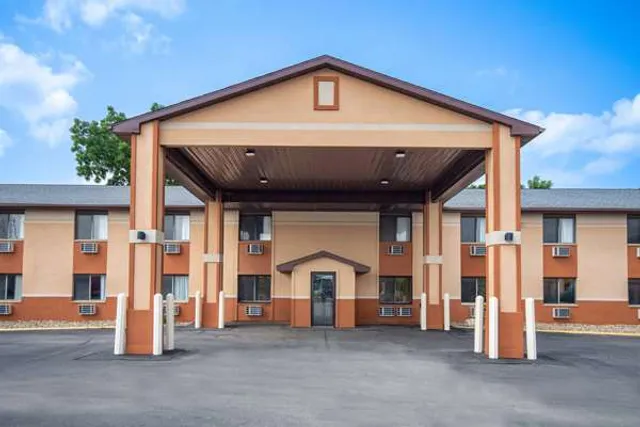 Days Inn & Suites by Wyndham Waterloo