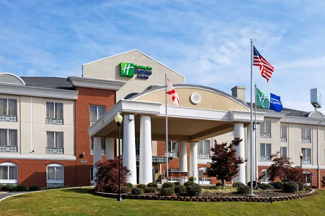 Holiday Inn Express & Suites Cullman by IHG