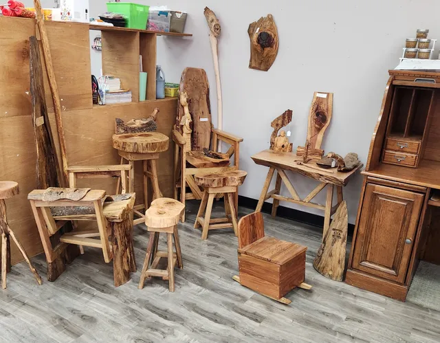 The Furniture Store and Fleamarket of Paris, BOOTH RENTALS AND FLEA MARKET