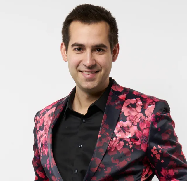 Comedy Magician Alan Smola