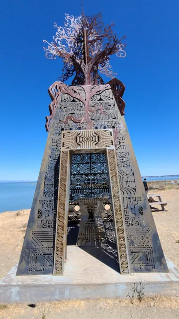 Point San Pablo Harbor, The Knot Club