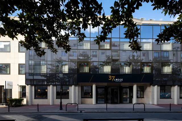 37 Lodge La Défense Courbevoie