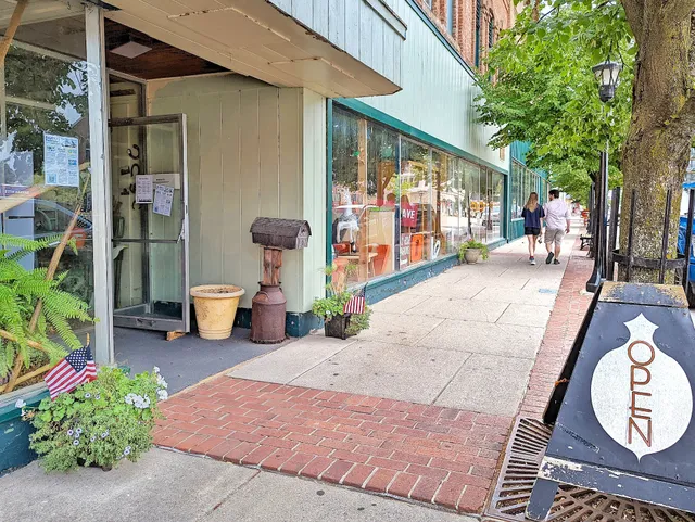 Bay City Antiques Center