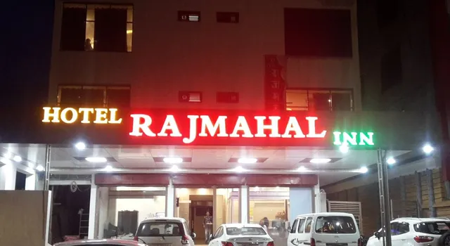 OYO 80442 Hotel Rajmahal Inn