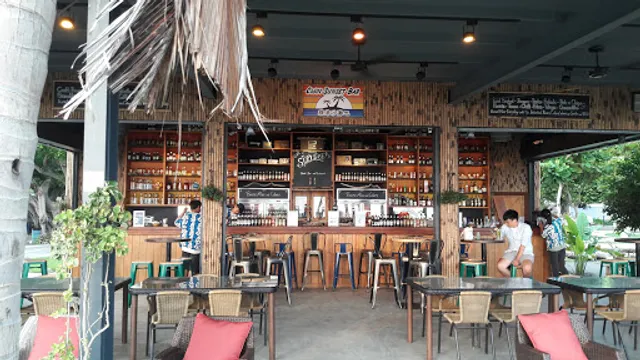 Cijin Sunset Bar 旗津沙灘吧