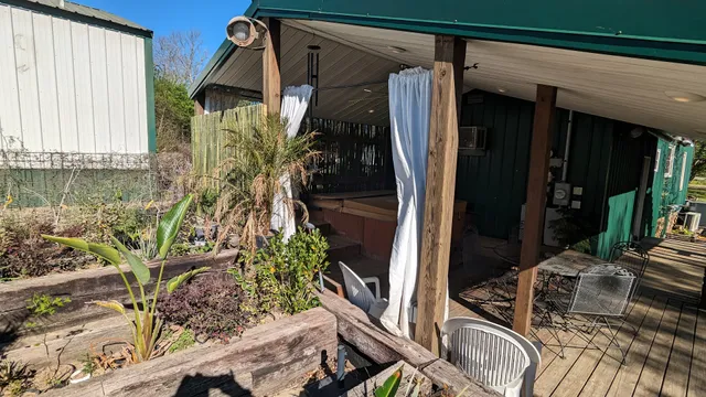 The Prancing Pony Guesthouse (Ouachita Cabin at Edendell)