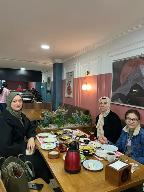 ES MENEMEN VE KAHVALTI SALONU