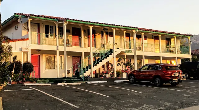 Holiday Lodge Motel