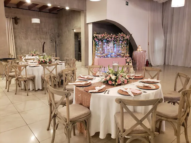 Salon Cien Años y Restaurante