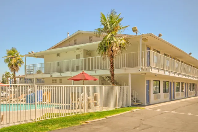 Motel 6 Fresno, CA - Blackstone North