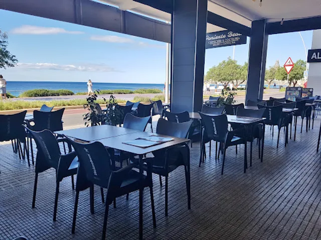 Poniente Beach (Cervecería & Coctelería)